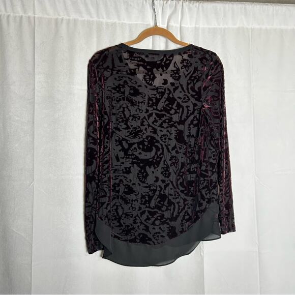 Simply Vera Wang Purple & Black Velvet Burnout Long Sleeve Scoop Neck Blouse - Picture 2 of 6